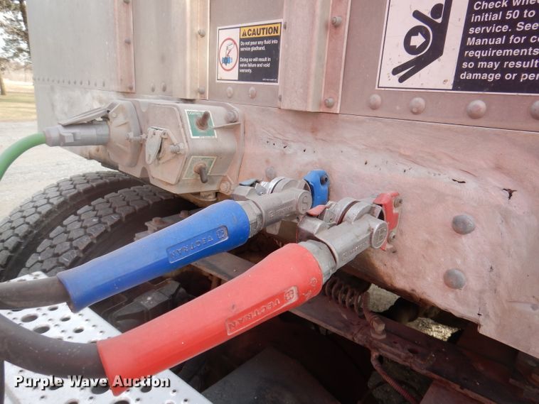 image for item JH9904 2007 Wilson PSADL-400P  livestock trailer