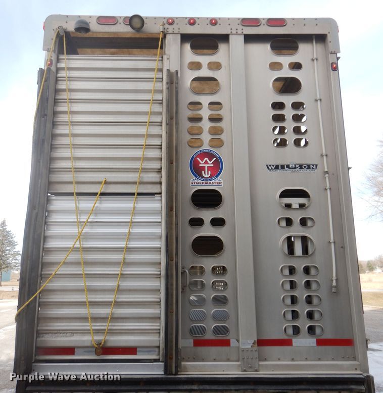 image for item JH9904 2007 Wilson PSADL-400P  livestock trailer