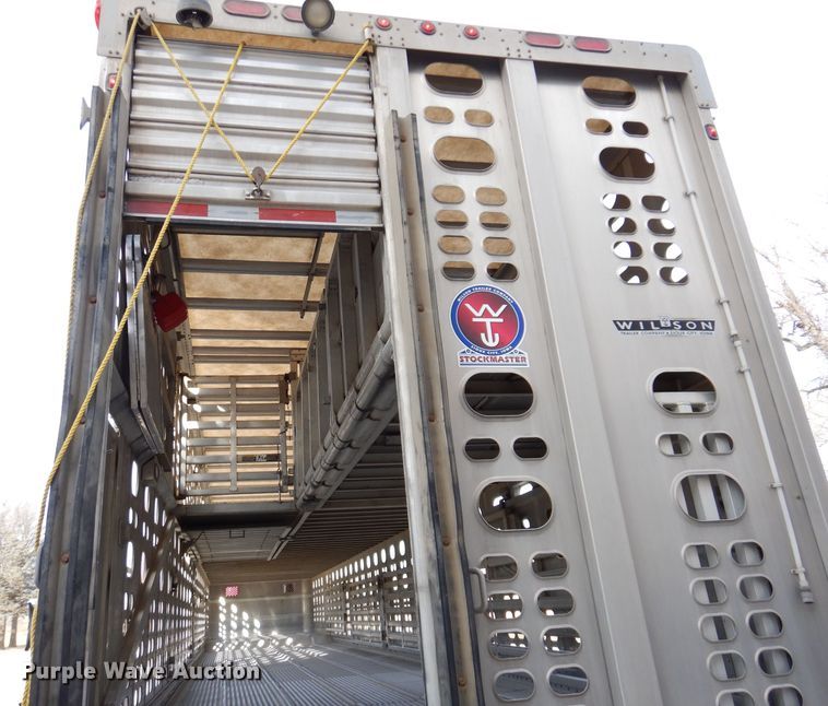 image for item JH9904 2007 Wilson PSADL-400P  livestock trailer
