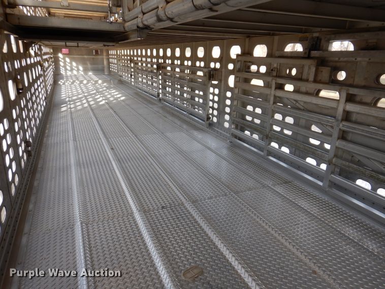 image for item JH9904 2007 Wilson PSADL-400P  livestock trailer