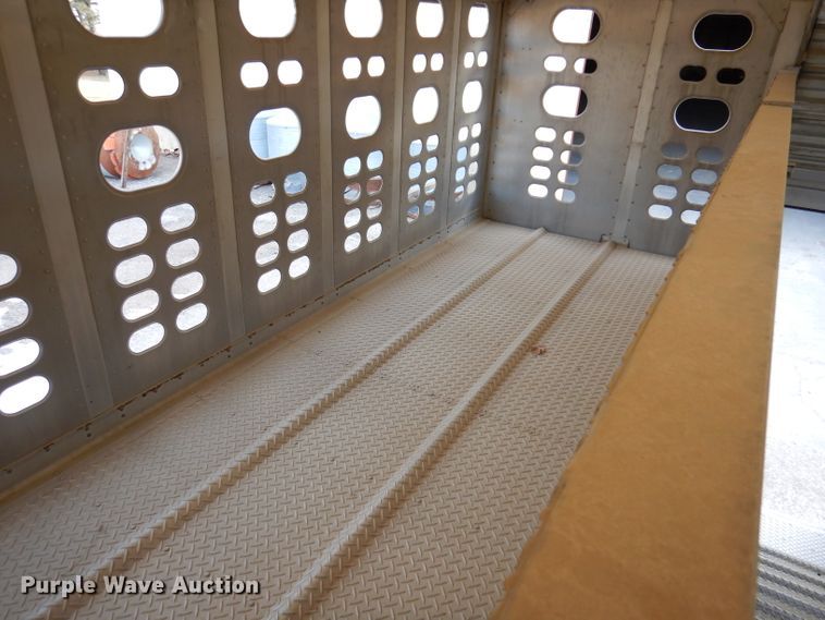 image for item JH9904 2007 Wilson PSADL-400P  livestock trailer