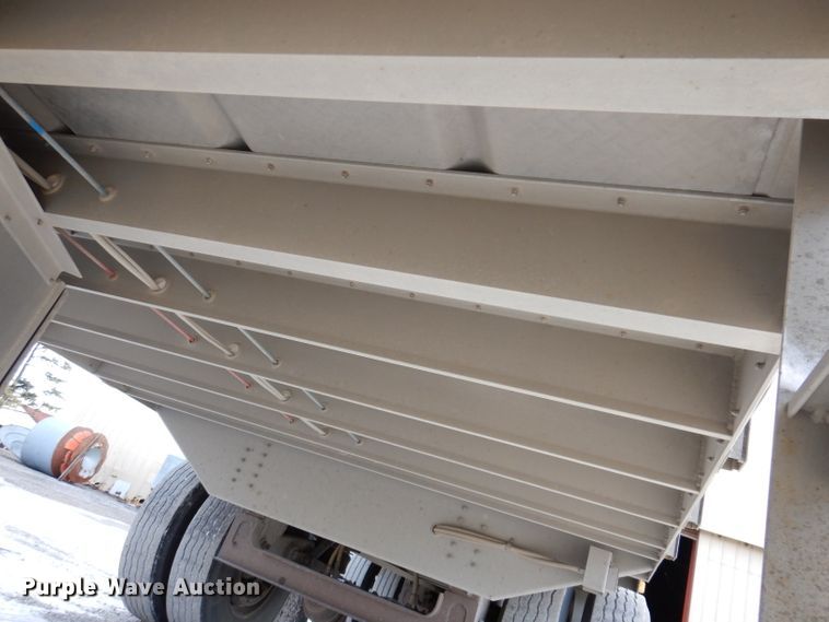 image for item JH9904 2007 Wilson PSADL-400P  livestock trailer