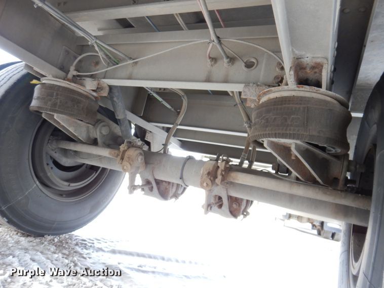 image for item JH9904 2007 Wilson PSADL-400P  livestock trailer