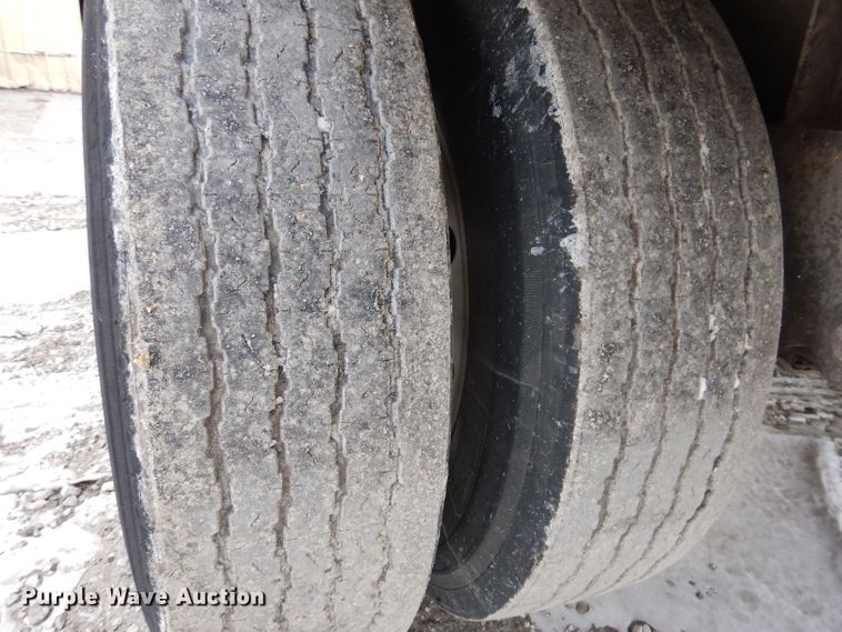 image for item JH9904 2007 Wilson PSADL-400P  livestock trailer