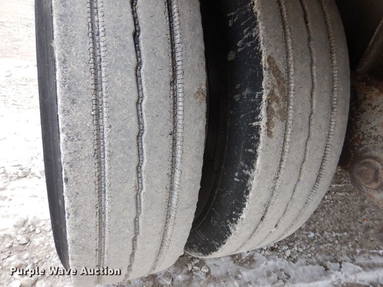 image for item JH9904 2007 Wilson PSADL-400P  livestock trailer