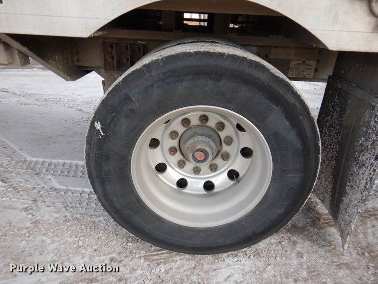 image for item JH9904 2007 Wilson PSADL-400P  livestock trailer