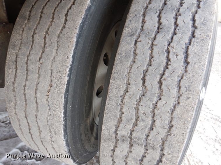 image for item JH9904 2007 Wilson PSADL-400P  livestock trailer