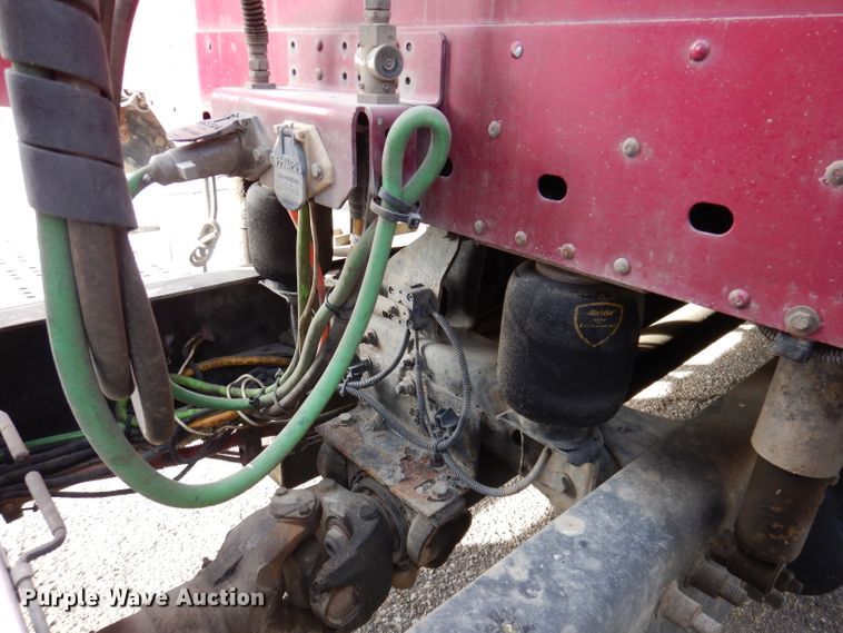 image for item JH9905 2006 Freightliner Columbia 120  semi truck