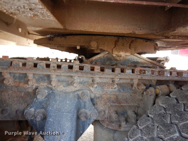 image for item JH9905 2006 Freightliner Columbia 120  semi truck