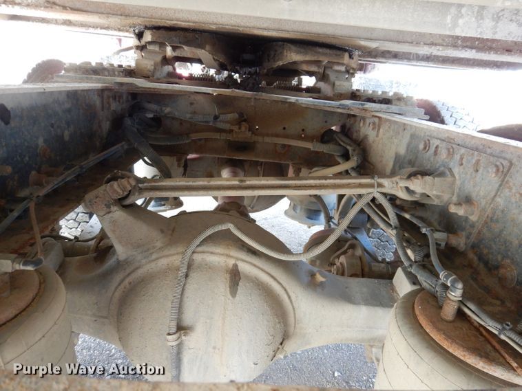 image for item JH9905 2006 Freightliner Columbia 120  semi truck