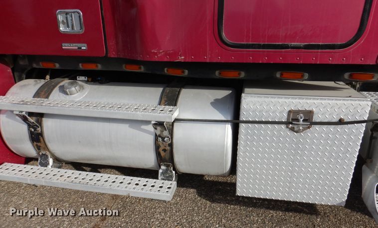 image for item JH9905 2006 Freightliner Columbia 120  semi truck