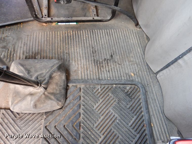 image for item JH9905 2006 Freightliner Columbia 120  semi truck