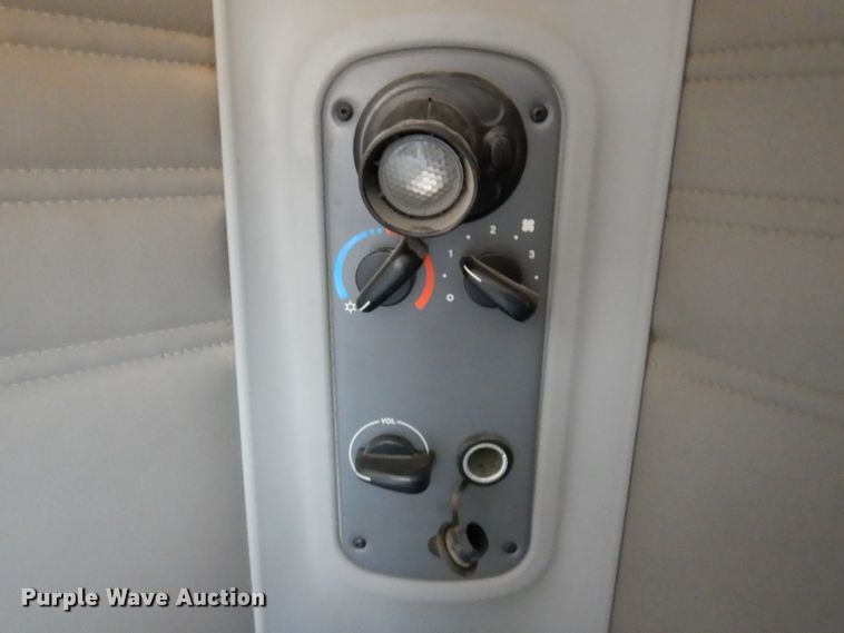 image for item JH9905 2006 Freightliner Columbia 120  semi truck