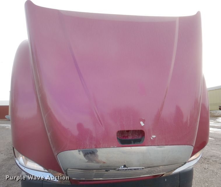 image for item JH9905 2006 Freightliner Columbia 120  semi truck