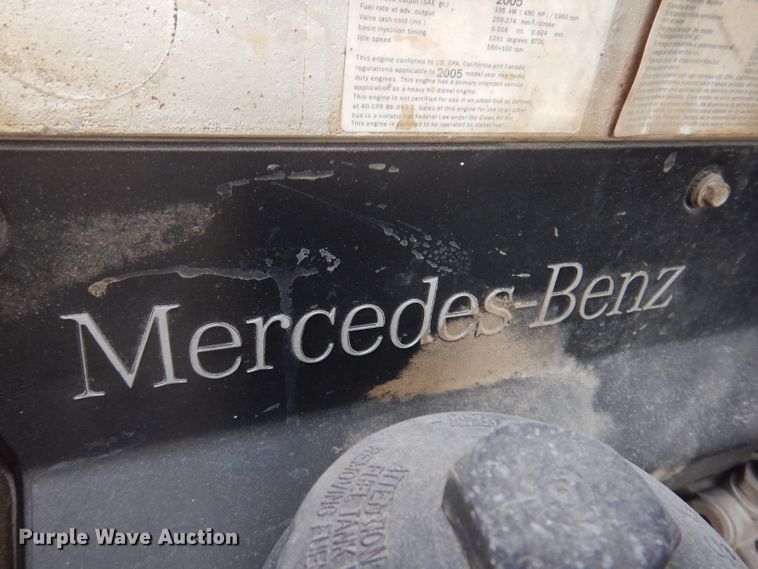 image for item JH9905 2006 Freightliner Columbia 120  semi truck