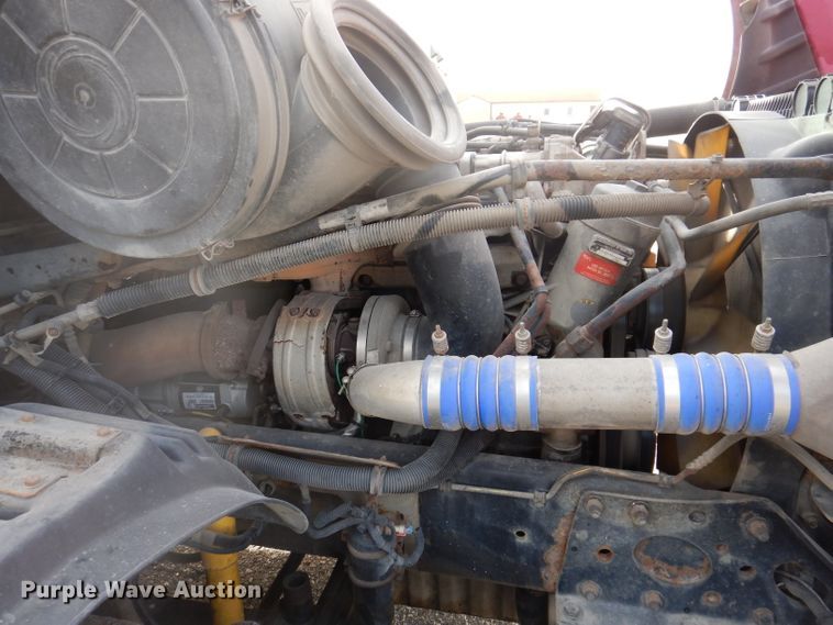 image for item JH9905 2006 Freightliner Columbia 120  semi truck