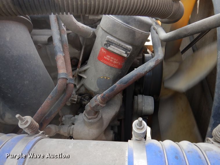 image for item JH9905 2006 Freightliner Columbia 120  semi truck