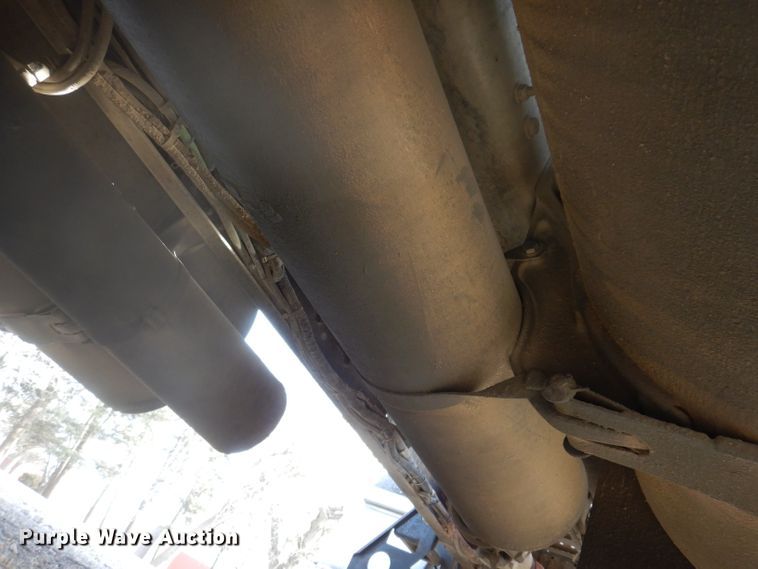 image for item JH9905 2006 Freightliner Columbia 120  semi truck