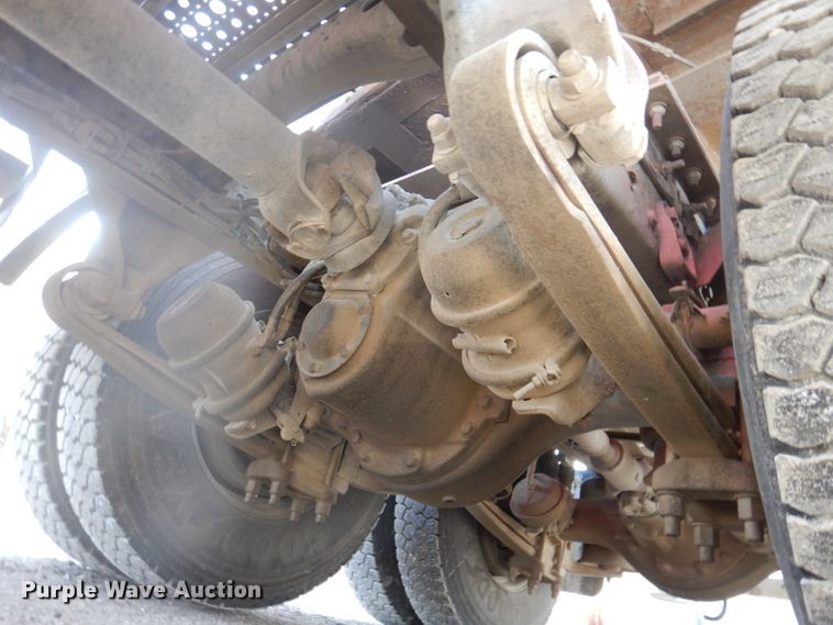 image for item JH9905 2006 Freightliner Columbia 120  semi truck