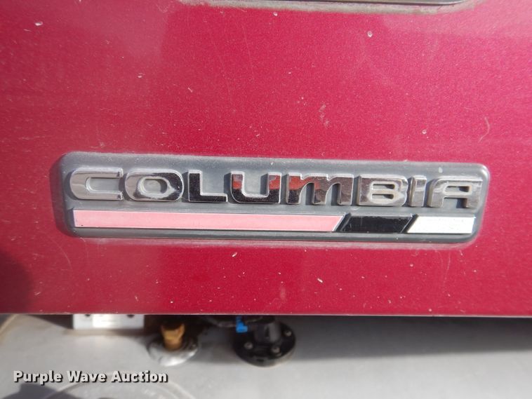 image for item JH9905 2006 Freightliner Columbia 120  semi truck