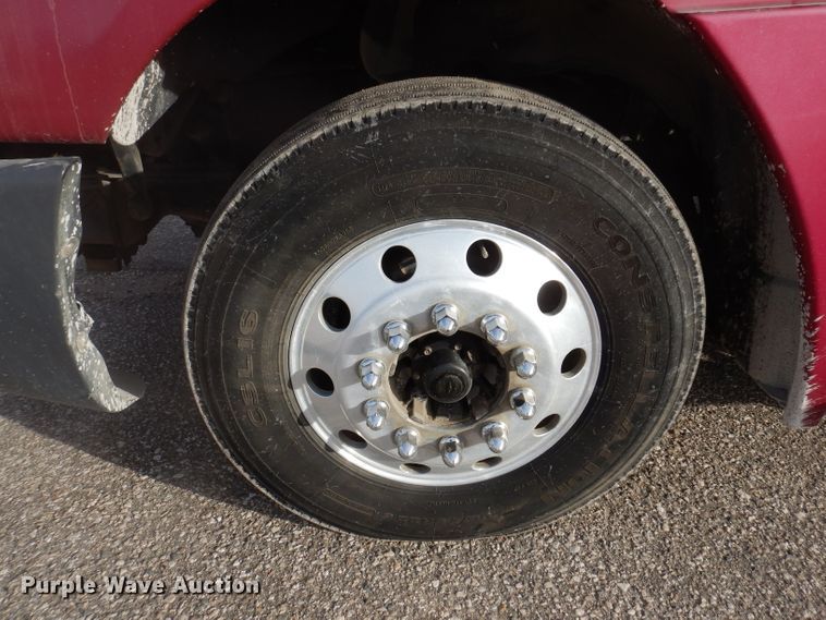 image for item JH9905 2006 Freightliner Columbia 120  semi truck