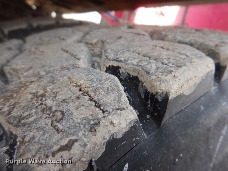 image for item JH9905 2006 Freightliner Columbia 120  semi truck