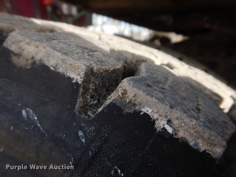 image for item JH9905 2006 Freightliner Columbia 120  semi truck