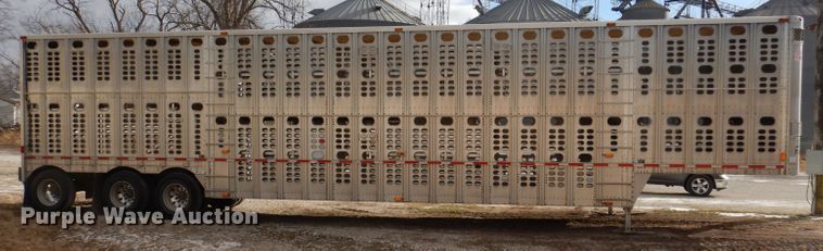 image for item JH9907 2007 Wilson PSDCL-402  livestsock trailer