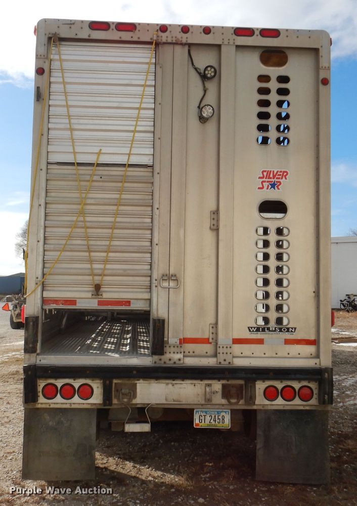 image for item JH9907 2007 Wilson PSDCL-402  livestsock trailer