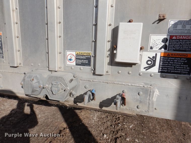 image for item JH9907 2007 Wilson PSDCL-402  livestsock trailer