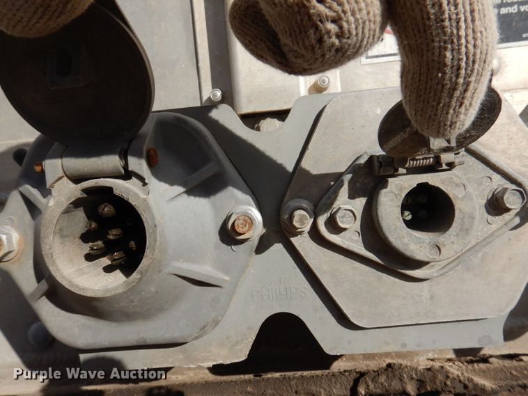 image for item JH9907 2007 Wilson PSDCL-402  livestsock trailer