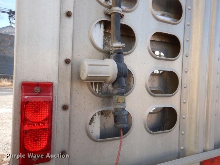 image for item JH9907 2007 Wilson PSDCL-402  livestsock trailer