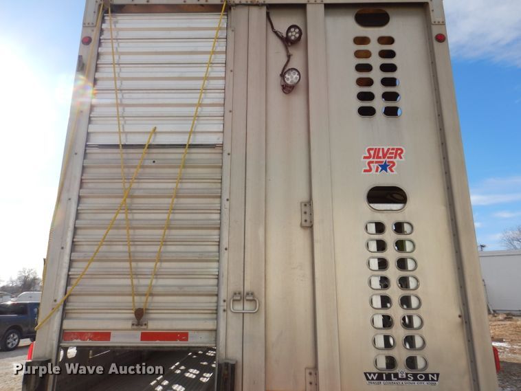 image for item JH9907 2007 Wilson PSDCL-402  livestsock trailer