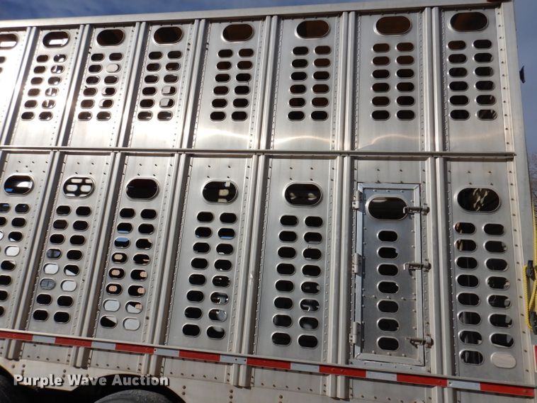 image for item JH9907 2007 Wilson PSDCL-402  livestsock trailer