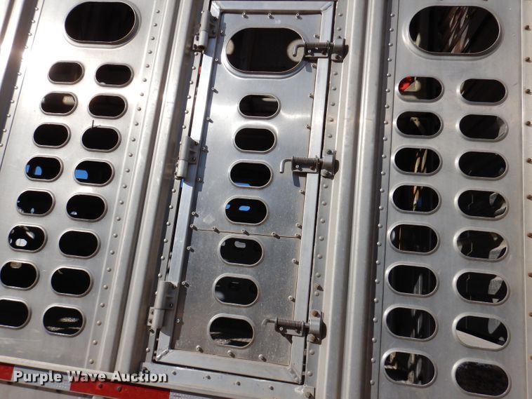 image for item JH9907 2007 Wilson PSDCL-402  livestsock trailer