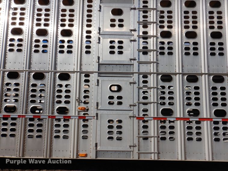 image for item JH9907 2007 Wilson PSDCL-402  livestsock trailer