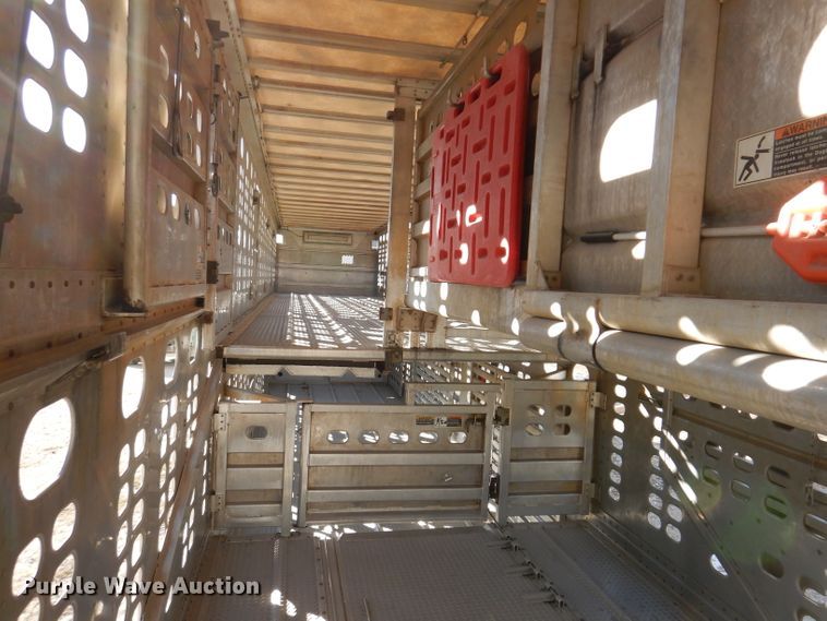 image for item JH9907 2007 Wilson PSDCL-402  livestsock trailer