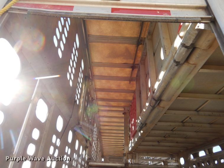 image for item JH9907 2007 Wilson PSDCL-402  livestsock trailer