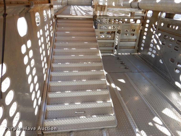 image for item JH9907 2007 Wilson PSDCL-402  livestsock trailer