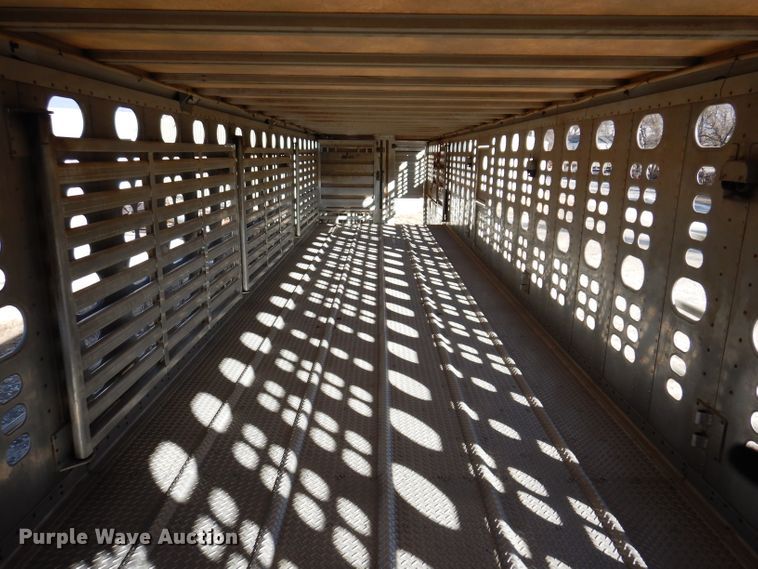 image for item JH9907 2007 Wilson PSDCL-402  livestsock trailer