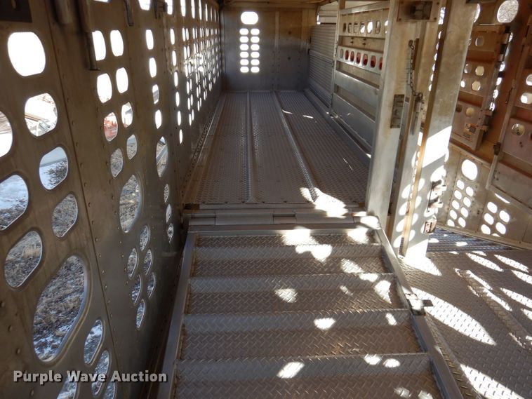 image for item JH9907 2007 Wilson PSDCL-402  livestsock trailer