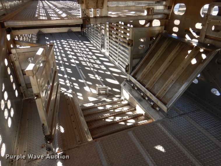 image for item JH9907 2007 Wilson PSDCL-402  livestsock trailer