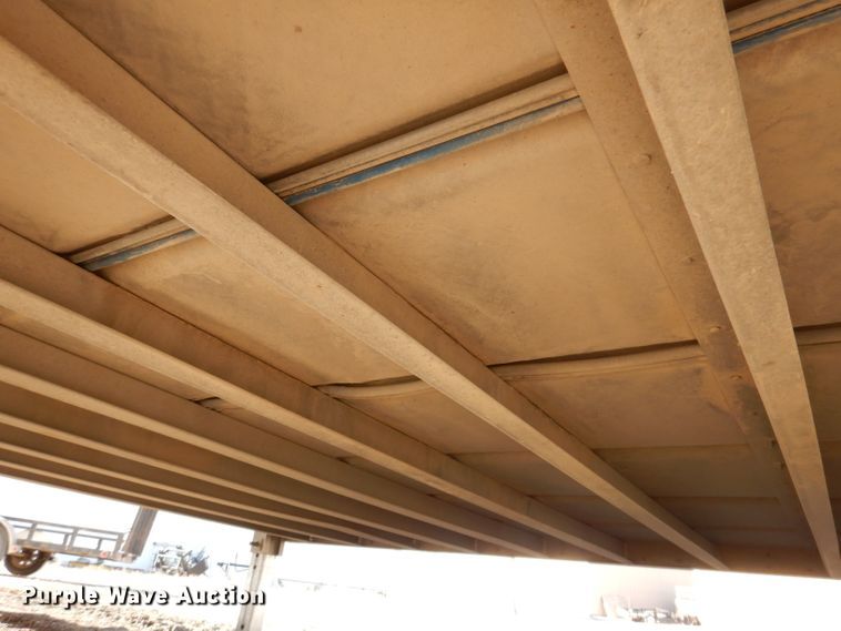 image for item JH9907 2007 Wilson PSDCL-402  livestsock trailer