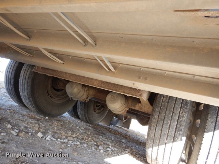 image for item JH9907 2007 Wilson PSDCL-402  livestsock trailer