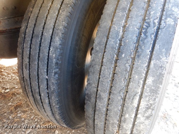 image for item JH9907 2007 Wilson PSDCL-402  livestsock trailer