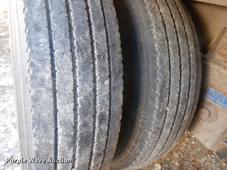 image for item JH9907 2007 Wilson PSDCL-402  livestsock trailer