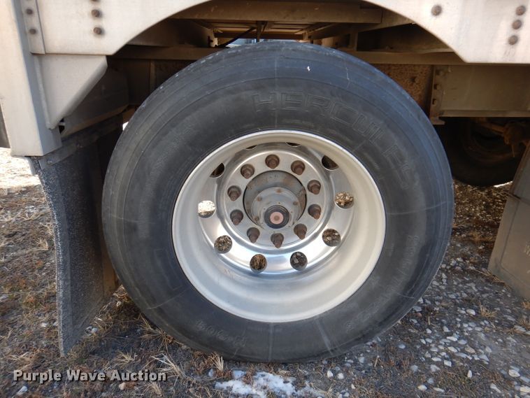 image for item JH9907 2007 Wilson PSDCL-402  livestsock trailer