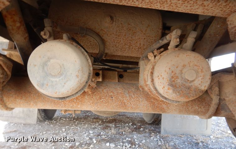 image for item JH9907 2007 Wilson PSDCL-402  livestsock trailer