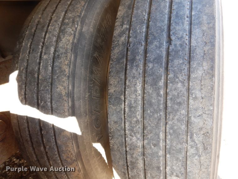 image for item JH9907 2007 Wilson PSDCL-402  livestsock trailer