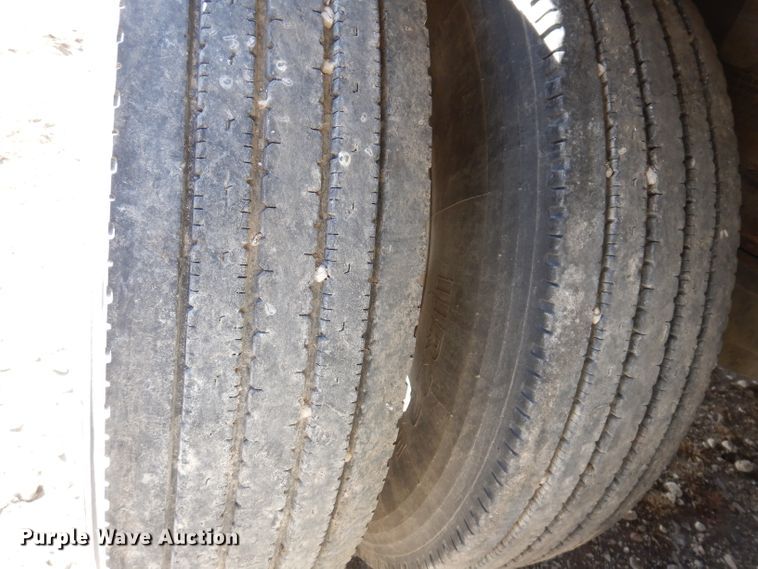 image for item JH9907 2007 Wilson PSDCL-402  livestsock trailer